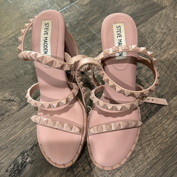 Steve Madden Soft Silicone Like Comfy Sole Studded Chunk Sandal Heels - Picture 3 of 10